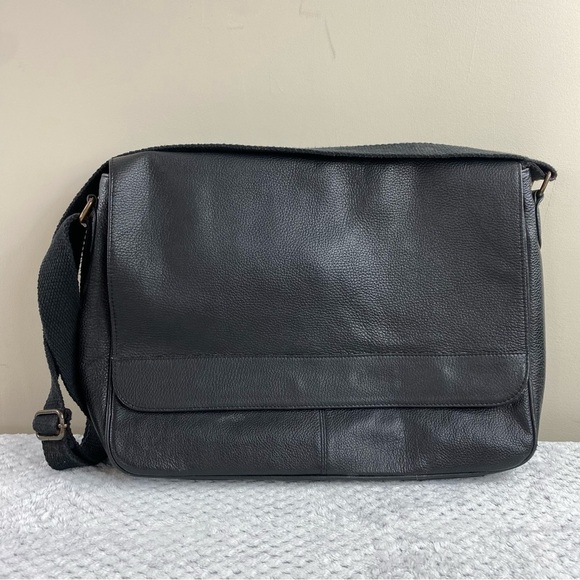 Black Unisex Genuine Pebbled Leather Flap Closure Messenger Crossbody Bag‎ - Picture 2 of 16